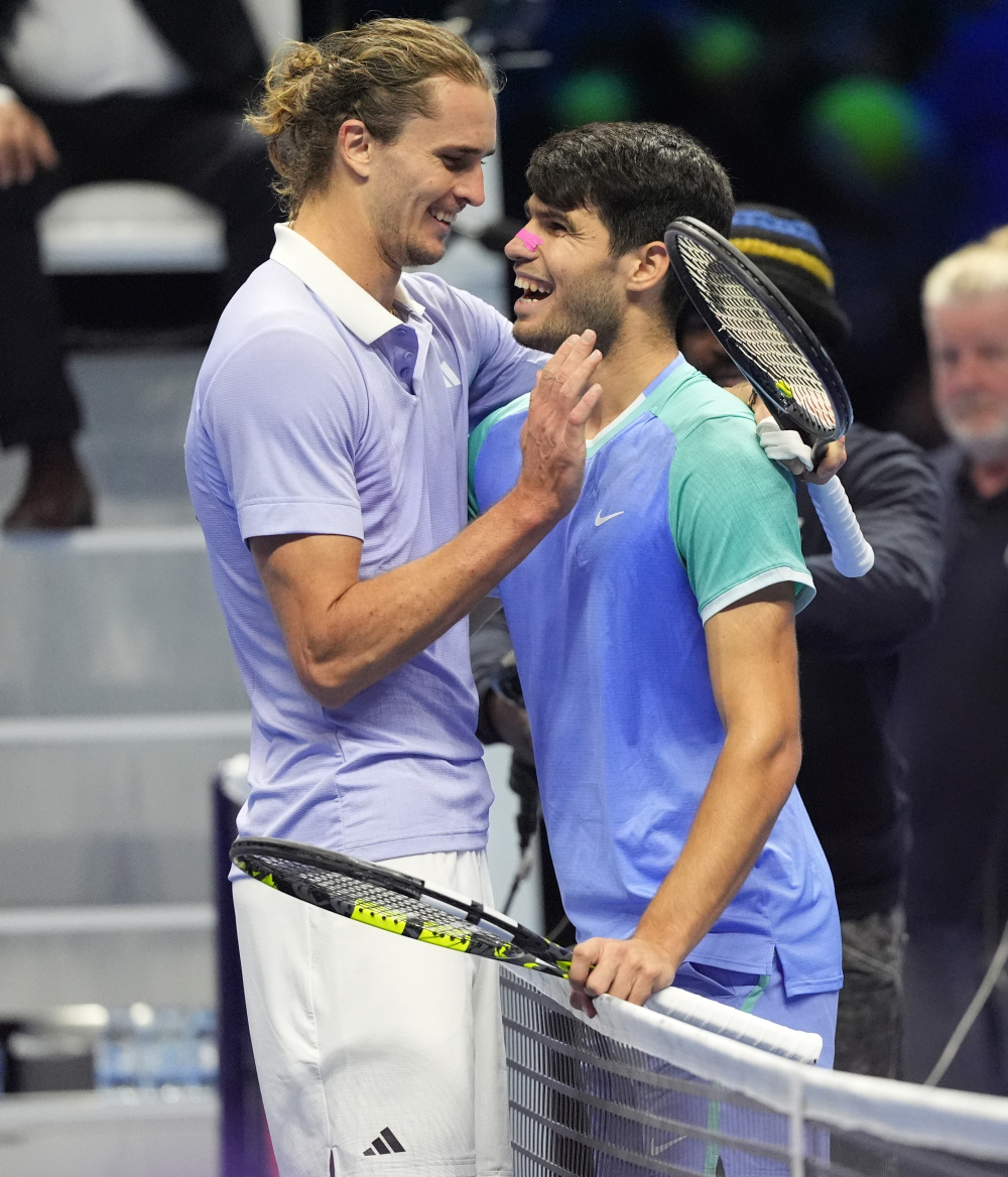 包含西班牙网球队力克意大利网球队，兹维列夫送出助攻的词条