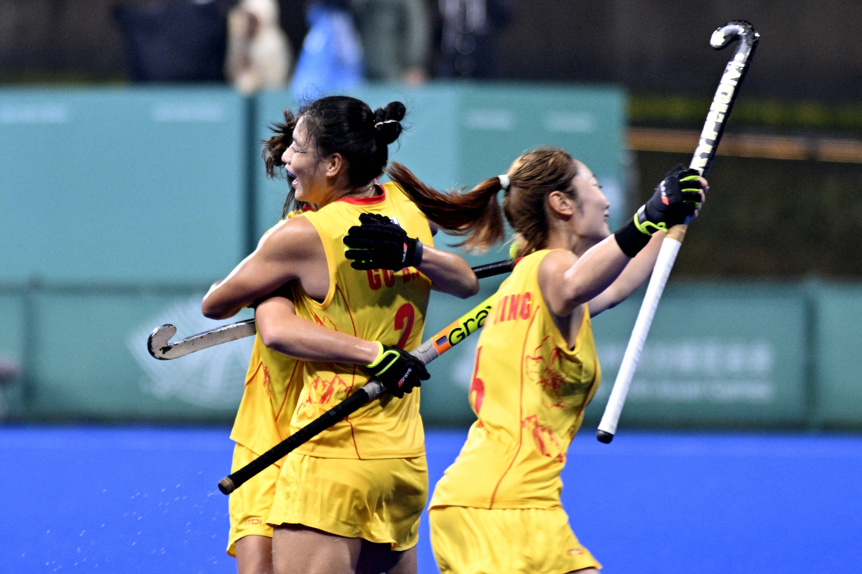 英格兰队险胜中国队,波尔点燃赛场 英格兰队险胜中国队,波尔点燃赛场