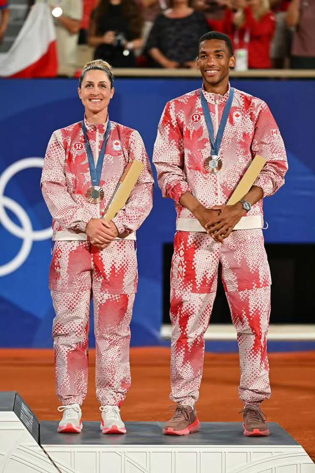 加拿大运动员勇夺冠军,成为焦点 加拿大运动员勇夺冠军,成为焦点