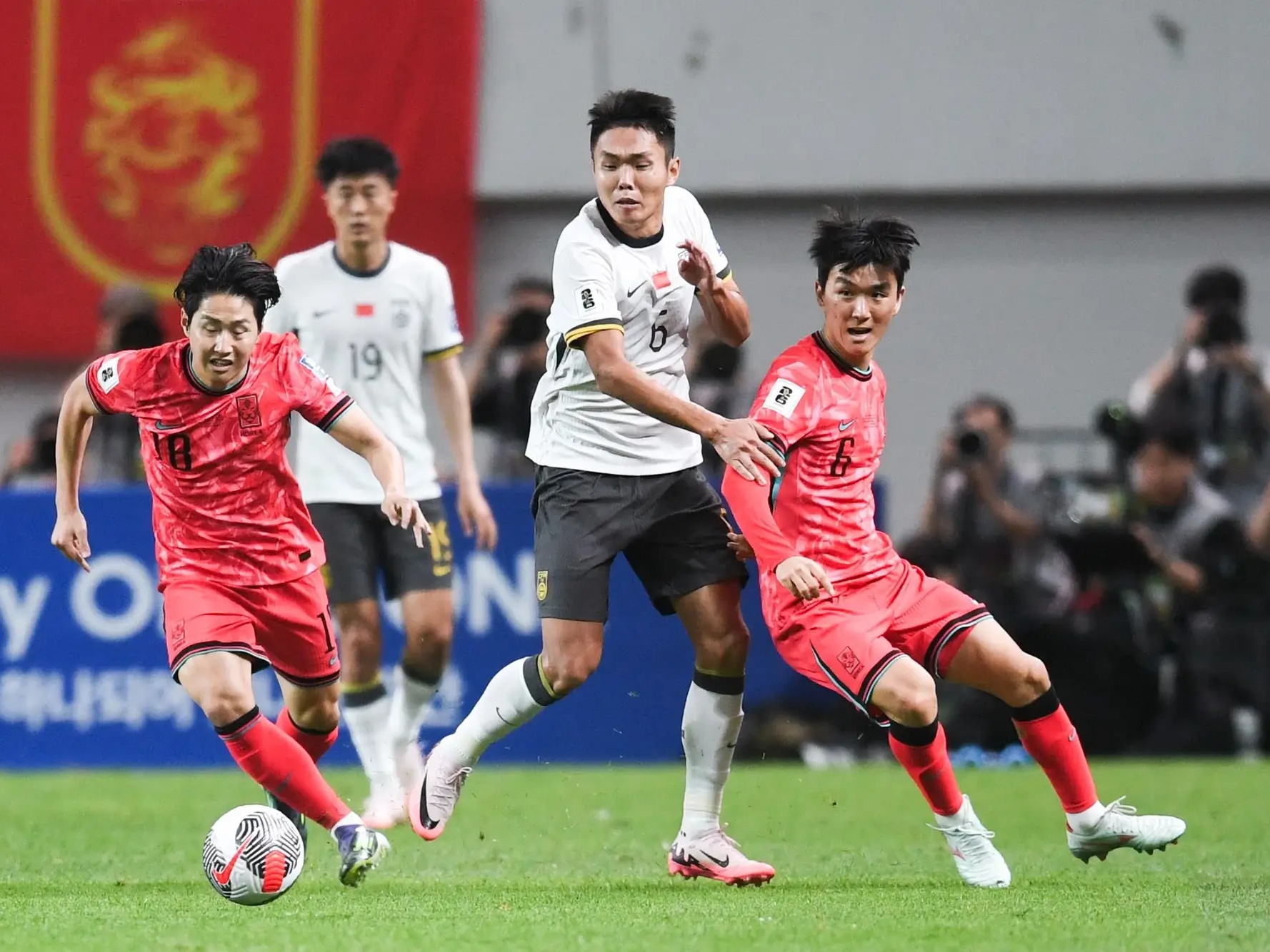 泰国强队晋级淘汰赛，表现引人瞩目