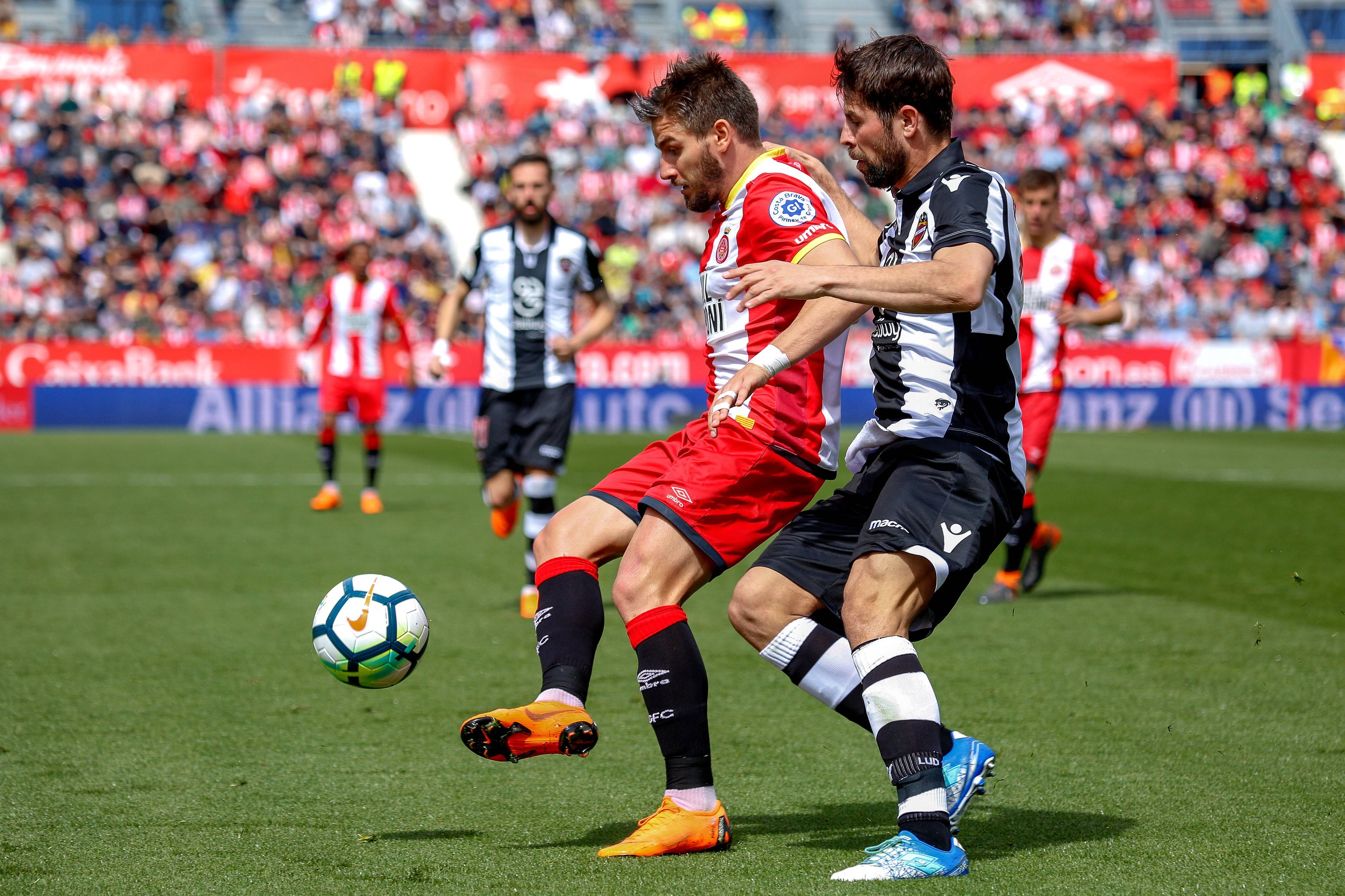 包含罗马球队备战下一场比赛，锁定战术的词条