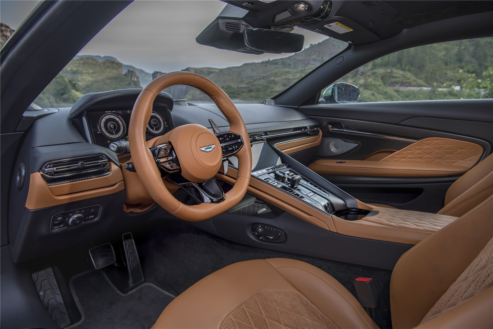 阿斯顿马丁轻取梅赛德斯，维斯塔潘状态火热的简单介绍