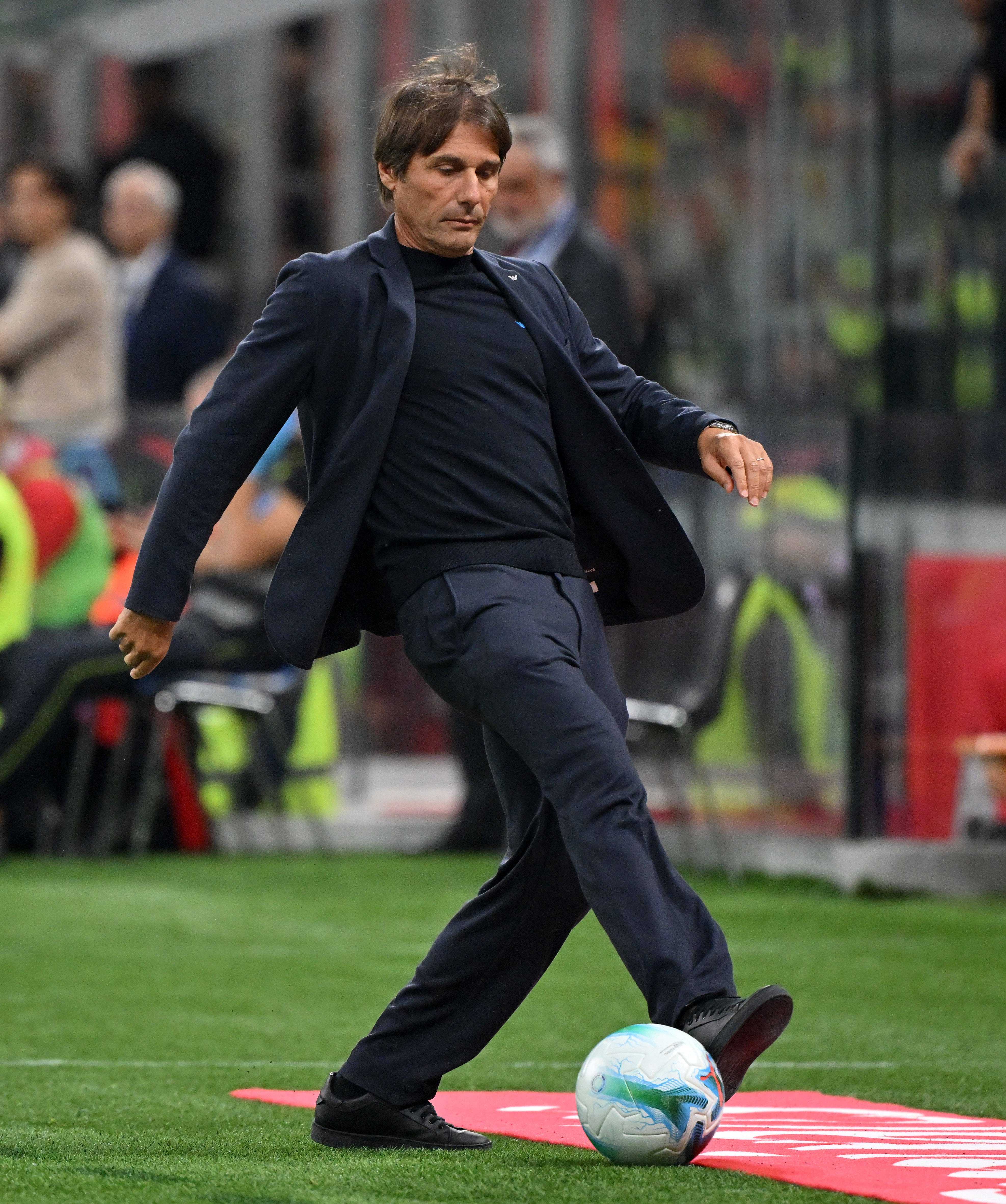 关于AC米兰强势曼联，德布劳内关键制胜的信息