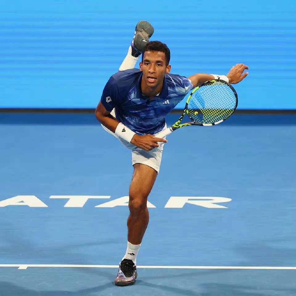 关于世界网球队险胜澳大利亚网球队，瓦林卡打破历史纪录的信息