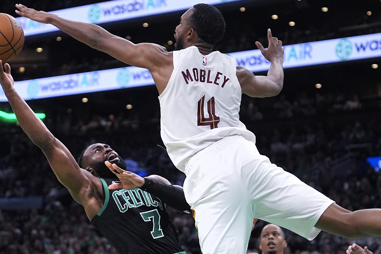 包含凯尔特人B队绝地反击猛龙，汉密尔顿制霸全场的词条