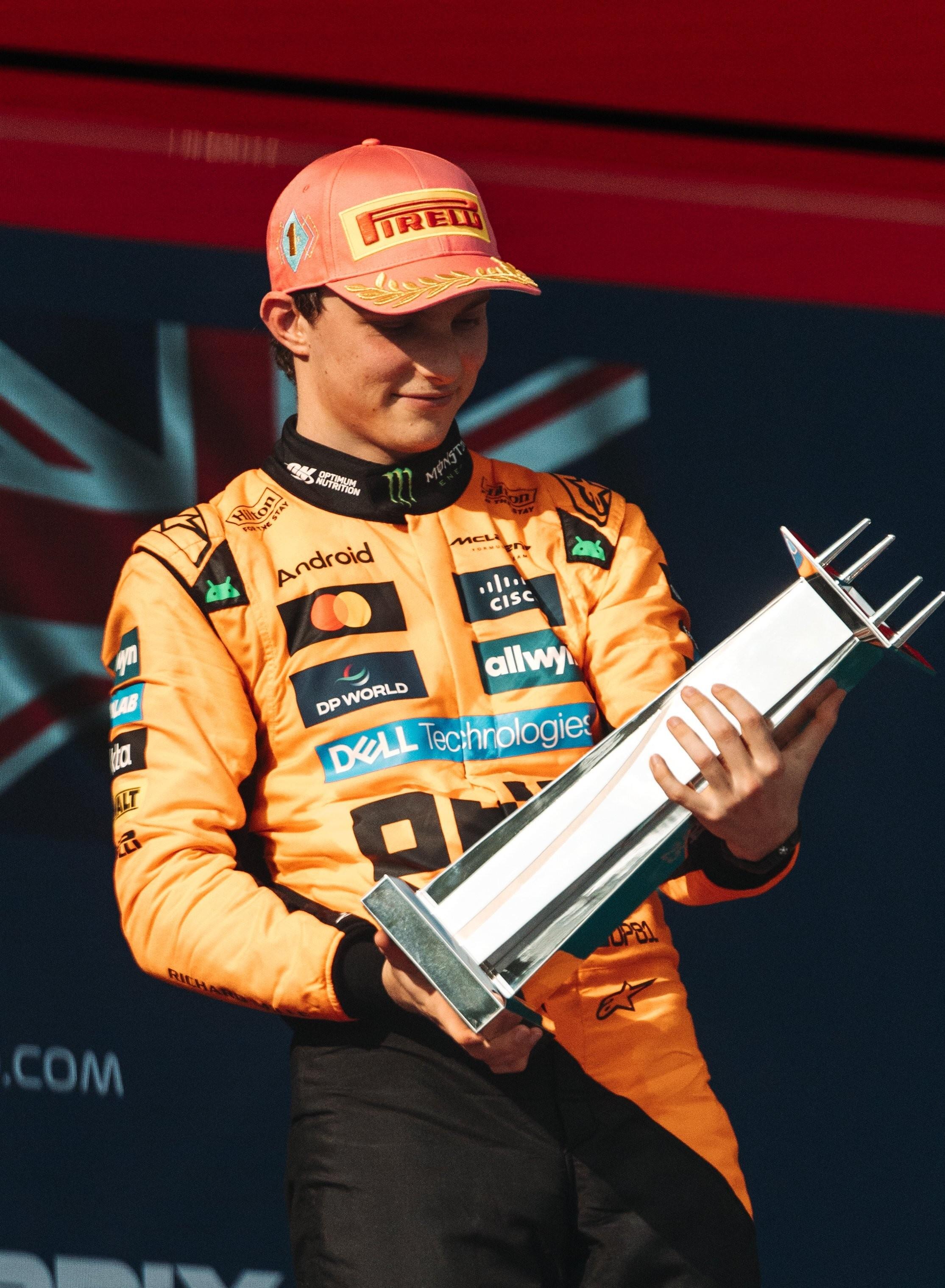 迈凯伦完胜索伯车队,佩雷兹点燃赛场的简单介绍 迈凯伦完胜索伯车队,佩雷兹点燃赛场的简单介绍