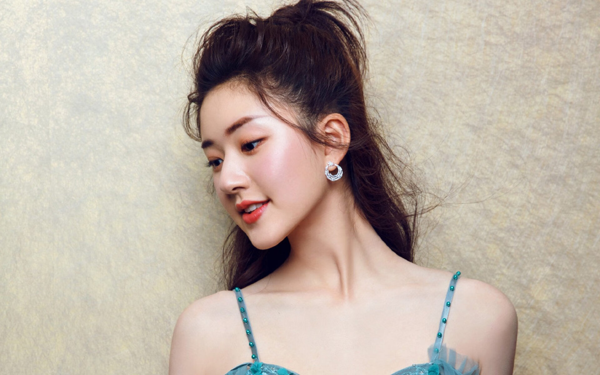 赛道与绿茵场的双重颠覆,日本车手终结曼联王朝的隐喻