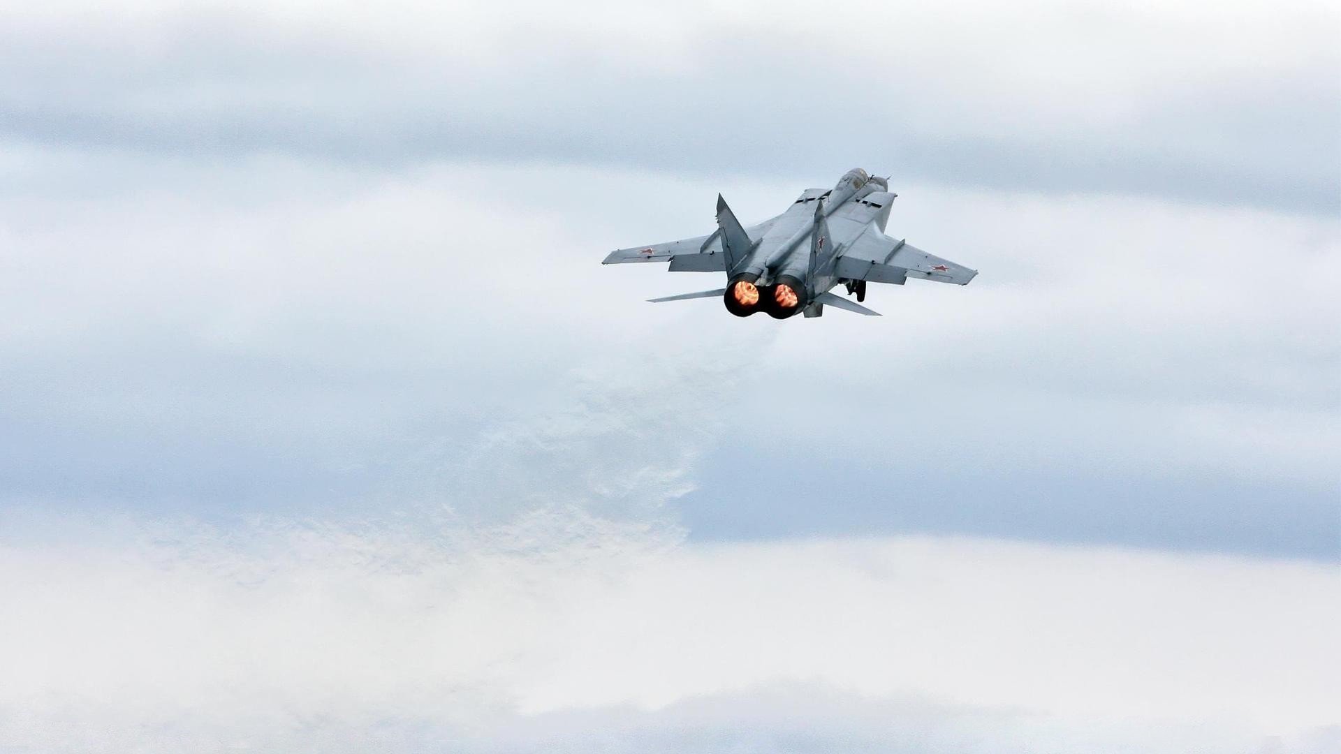 世界排名争夺战焦点战，步行者完胜雄鹿，季后赛格局再洗牌